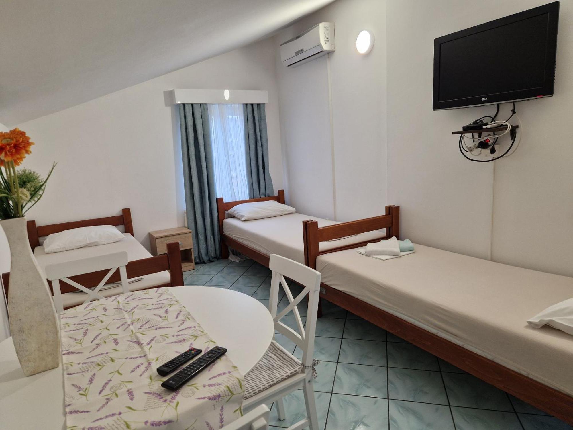 Apartment Pool Knezevic